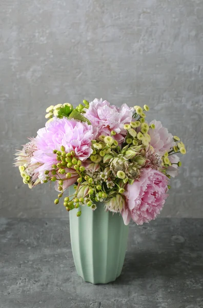 Buket: Şakayık, matricaria ve serruria florida (blus