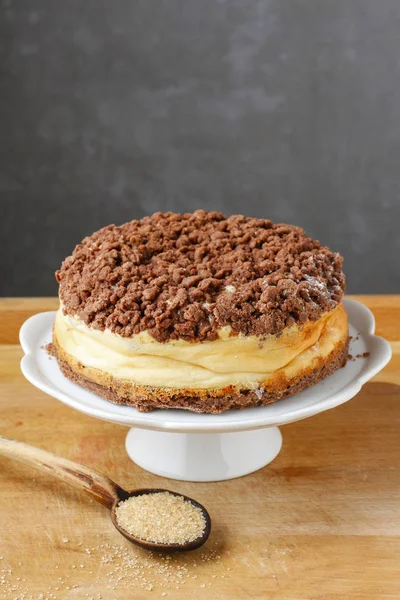 Cheesecake with chocolate topping — Stock Photo, Image