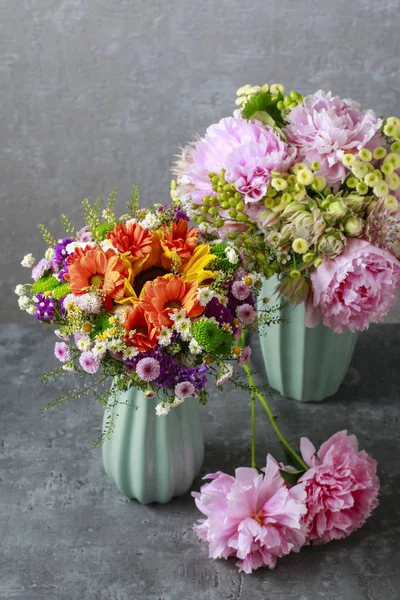 Bouquet of flowers: peony, matricaria and serruria florida — Stock Photo, Image