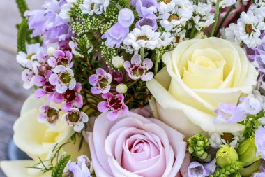 Düğün buket gül, krizantem ve Anthriscus sylvest