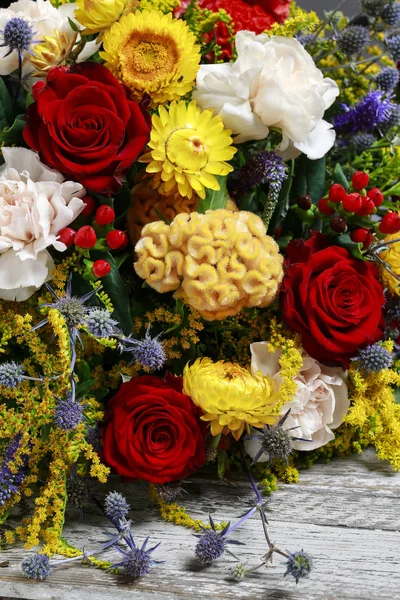 Bouquet of flowers with red roses, yellow celosias and white car — Stock Photo, Image