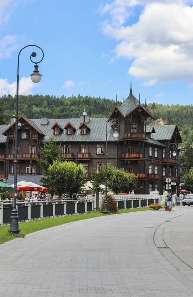 Krynica Zdrój, Polska - 30 lipca 2016: City center z Krynic — Zdjęcie stockowe