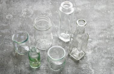 Dantel ve renkli ribbo ile dekore edilmiş cam şişe yapmak nasıl