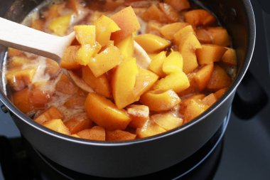 Kayısı reçeli yapmak. Öğretici