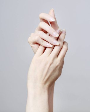 Kadın sürtünme krem elinde