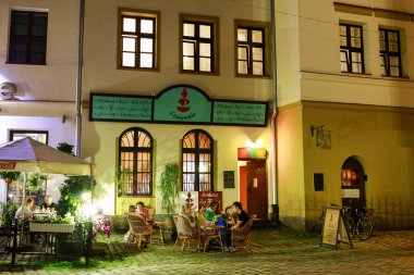Krakow, Polonya - 22 Ağustos 2016: Kazimierz Street Cafe, 