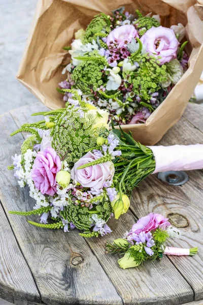 Ramo de bodas con rosas, crisantemo y Anthriscus sylvest — Foto de Stock