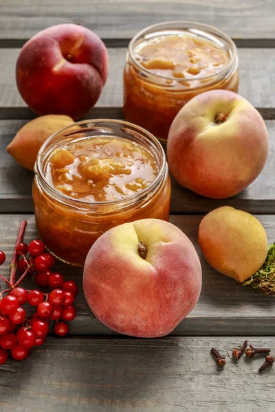 Peach jam for breakfast — Stock Photo, Image