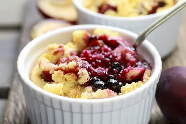 Crumble plum pie — Stock Photo, Image