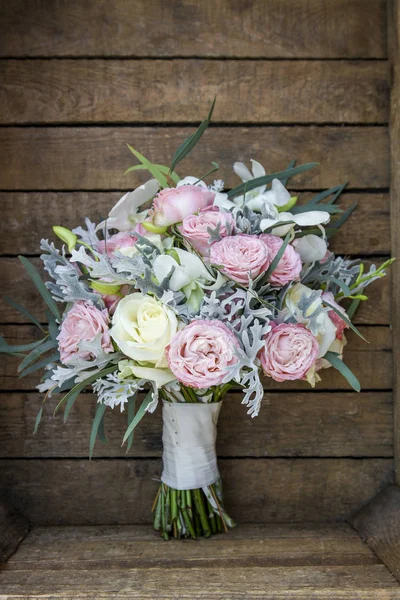 Wedding bouquet with rose, eustoma and orchid flowers. — Stock Photo, Image