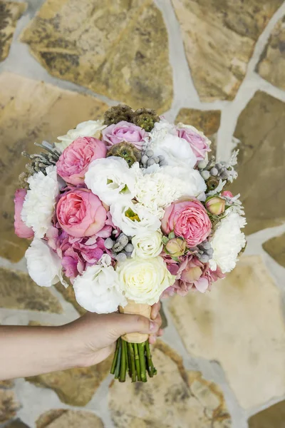 Ramo de boda con flores de rosa, hortensia y eustoma . — Foto de Stock