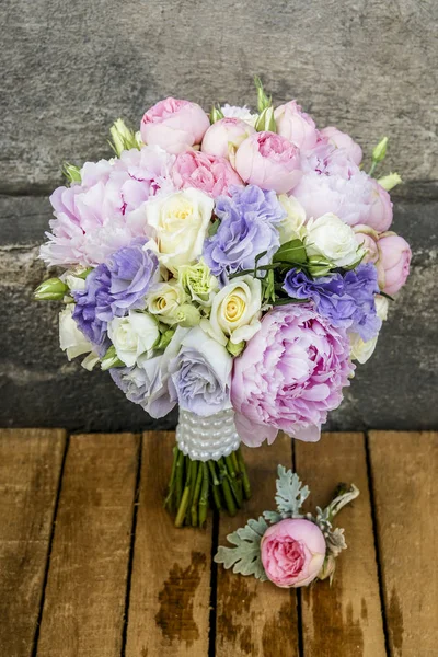 Wedding bouquet with peonies, roses and eustoma flowers. — Stock Photo, Image