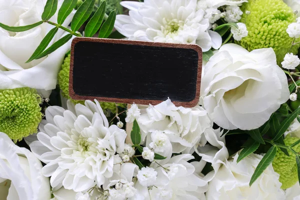 Květinové pozadí s eustoma, karafiát a chryzantéma toku — Stock fotografie