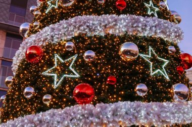 Geleneksel büyük Noel ağacı