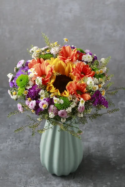 Bouquet of flowers: sunflower, matricaria, dahlia, daisy, chrysa — Stock Photo, Image