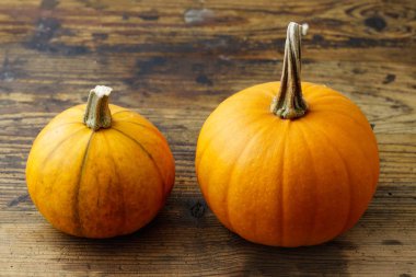 kabaklar ahşap arkaplanda