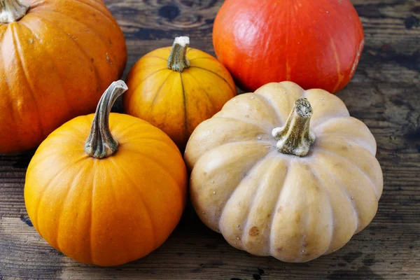 Pumpkins on wooden background — Stock Photo, Image