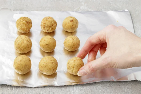 How to make cake pops - round out the cake balls with your hands