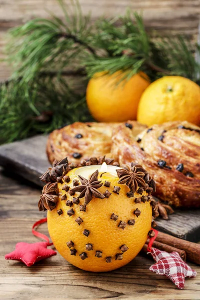 Pomander ball and swedish buns in the background. — Stock Photo, Image