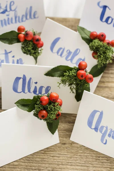 Come fare le schede di nome di luogo di nozze con lettere scritte a mano un — Foto Stock