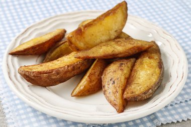 Akşam yemeği için fırında patates