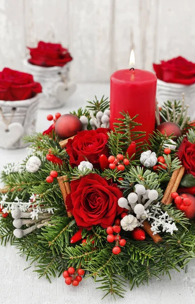 Christmas decoration with red roses, fir, brunia and cinnamon st — Stock Photo, Image