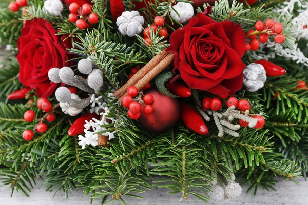 Christmas decoration with red roses, fir, brunia and cinnamon st — Stock Photo, Image