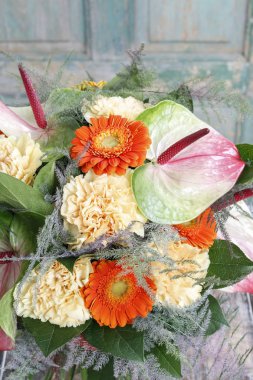 Gerbera ve karanfil çiçek çiçek arka plan. 