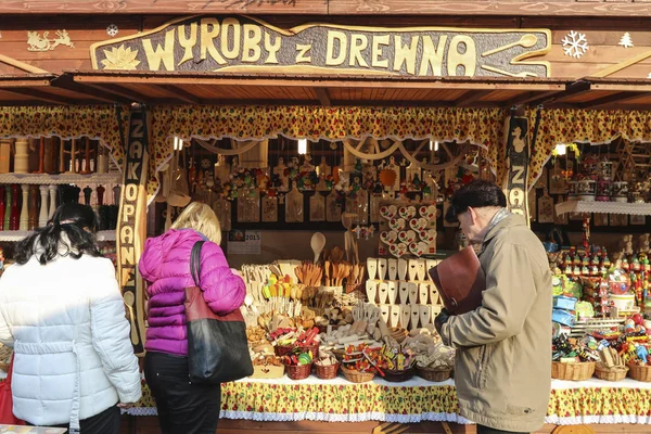 Krakau, Polen - 30. November 2015: Jährlicher Weihnachtsmarkt auf der — Stockfoto