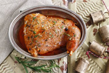 Tavşan eti otlar ile