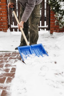 Adam kar kaldırım kar fırtınası sonra kaldırma
