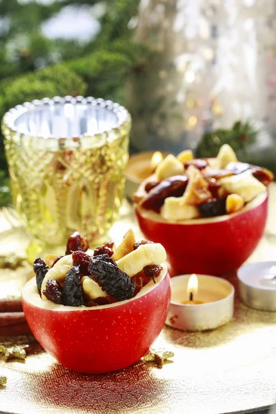 Red christmas apples stuffed with dried fruits in honey — Stock Photo, Image