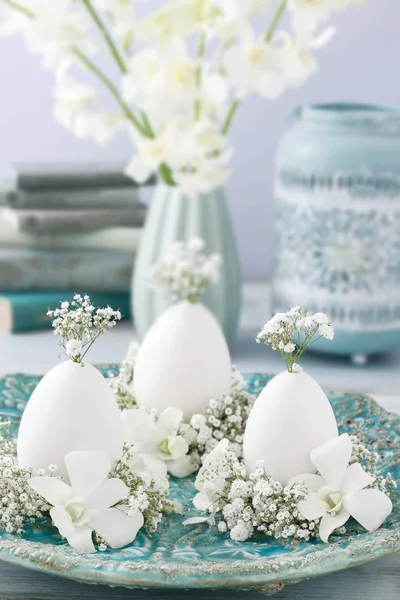 De florale decoratie Pasen met het ei van de gans — Stockfoto