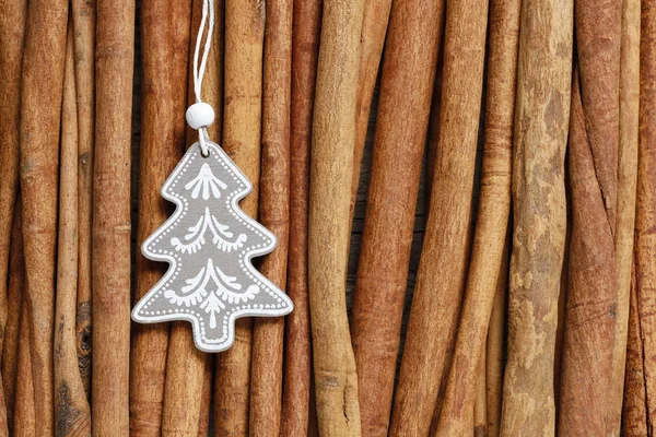 Noel ağacı tarçın zemin üzerine