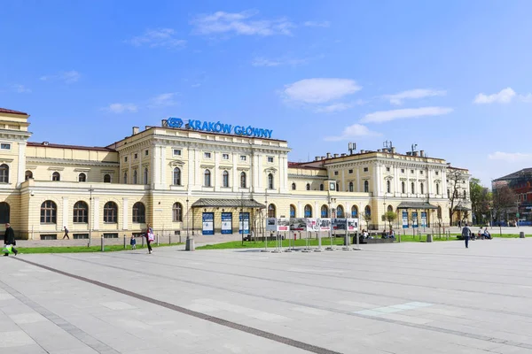 KRAKOW, POLÓNIA - SETEMBRO 12, 2016: Estação ferroviária principal — Fotografia de Stock