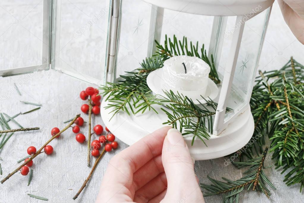 How to make christmas decorations with fir, red berries and simp