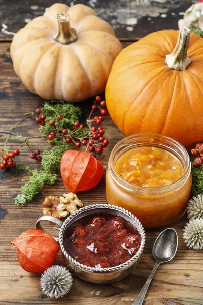 Strawberry jam and pumpkin butter — Stock Photo, Image