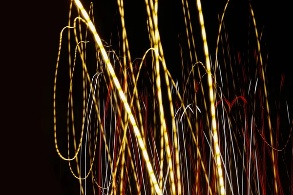 Goldene Lichtlinien, abstrakter Hintergrund. — Stockfoto