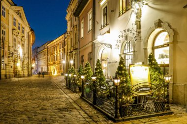 Krakow, Polonya - 26 Kasım 2016: Gece şehir merkezi