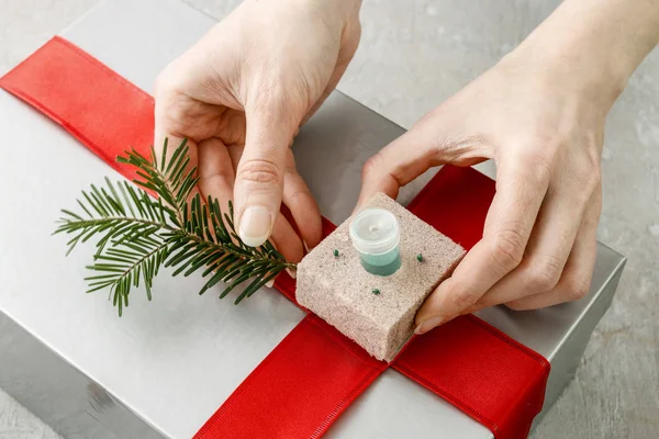 How to decorate christmas gift