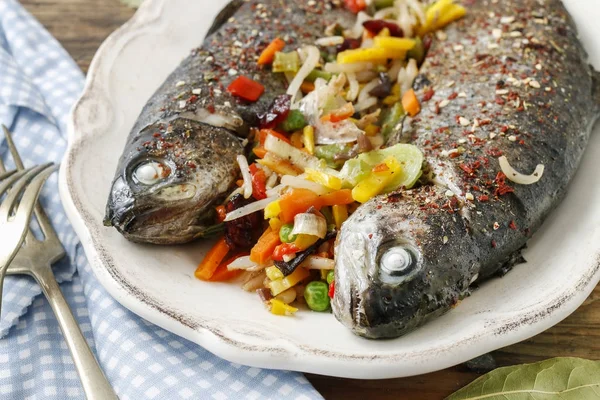 Rainbow trouts with cut vegetables.