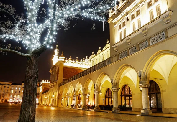 KRAKOW, POLONIA - 26 NOVEMBRE 2016: Chiesa Mariacki — Foto Stock