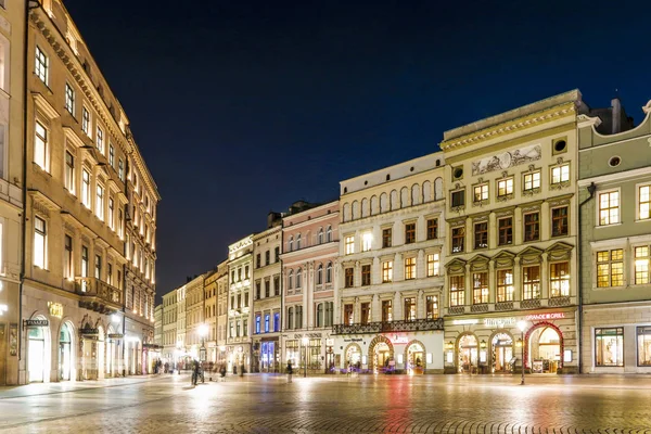 KRAKOW, POLONIA - 26 DE NOVIEMBRE DE 2016: Iglesia Mariacki —  Fotos de Stock