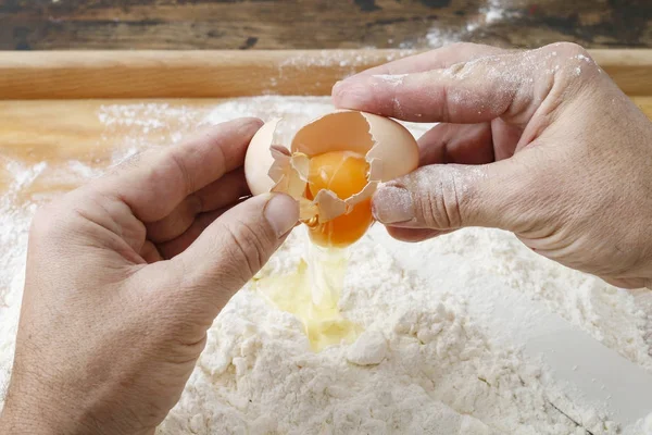 Cómo hacer árbol de Navidad de pan de jengibre — Foto de Stock