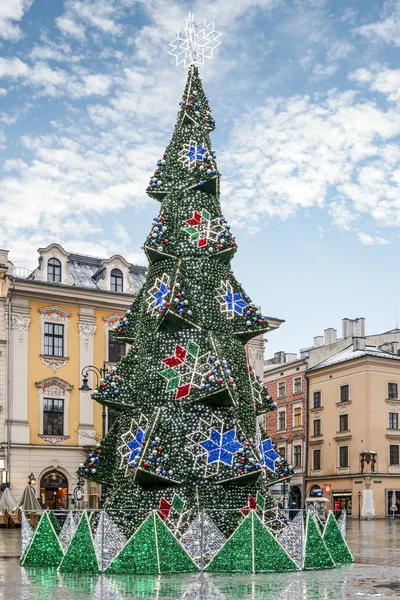 番目のクラクフ、ポーランド - 2016 年 12 月 1 日: 屋外クリスマス ツリー — ストック写真