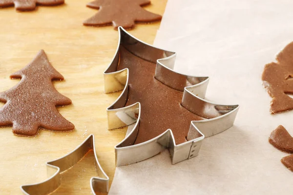 Gingerbread cookies in christmas tree shape. — Stock Photo, Image