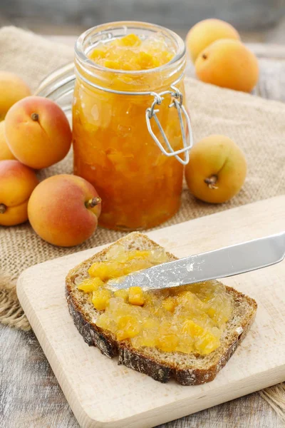 Bread with peach jam — Stock Photo, Image