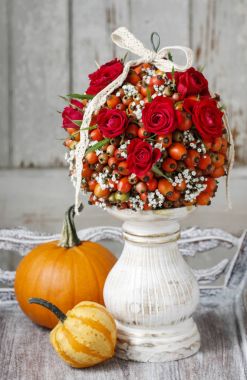 Kuşburnu, alıç ve rowan dekoratif ball berry