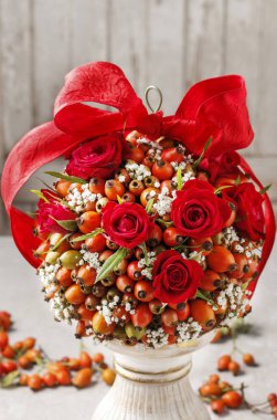 Kuşburnu, alıç ve rowan dekoratif ball berry