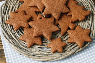 Noel gingerbread çerezleri dekorasyon önce. 